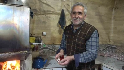 Hask&ouml;y&rsquo;de 40 yıllık &ccedil;ay evi: Kağıt oyunu yok, satran&ccedil; var
