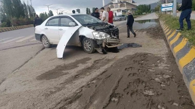 Hask&ouml;y&rsquo;de hafriyat kamyonu ile otomobil &ccedil;arpıştı: 1 yaralı
