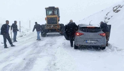 Hask&ouml;y-Mutki karayolu kar ve tipi nedeniyle ulaşıma kapatıldı
