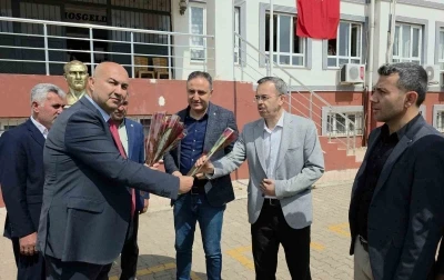 Hassalı muhtarlardan &ouml;ğretmenlere &ccedil;i&ccedil;ekli teşekk&uuml;r
