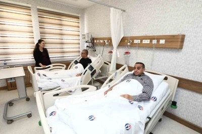 Hasta, doktoruna b&ouml;breğini verdi
