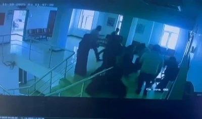 Hasta yakını ile sağlık çalışanları arasında &quot;damar yolu&quot; kavgası
