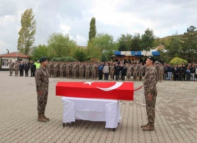 Hastalığı nedeniyle hayatını kaybeden polis memuru son yolculuğuna uğurlandı
