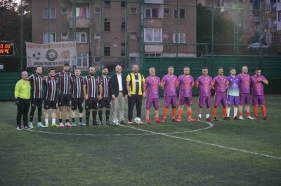 Hastane çalışanları halı sahada ter döktü
