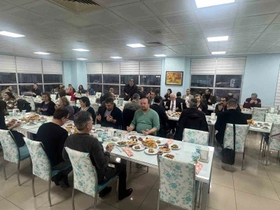 Hastane &ccedil;alışanları iftar sofrasında bir araya geldi

