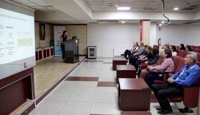 Hastane personeline &rsquo;Cilt Kanseri Farkındalık Eğitimi&rsquo; verildi
