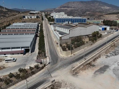 Hatay Büyükşehir Belediyesi, Antakya OSB’de  yolları asfaltladı
