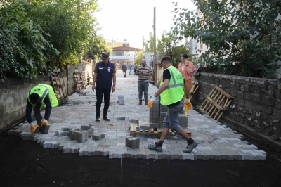 Hatay Büyükşehir Belediyesi, gece gündüz süren çalışmalarıyla selin vurduğu Payas’ta vatandaşlara rahat nefes aldırdı
