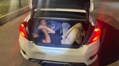 Hatay&rsquo;da 15 ka&ccedil;ak g&ouml;&ccedil;men yakalandı: 7 organizat&ouml;r tutuklandı, 5 s&uuml;r&uuml;c&uuml;ye 610 bin TL ceza
