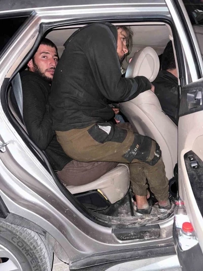 Hatay’da 26 kaçak göçmen yakalandı: 3 tutuklama
