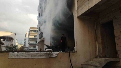 Hatay&rsquo;da apartman dairesi ve metruk binada yangın
