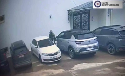 Hatay&rsquo;da apartmandan 1 milyon 800 bin TL&rsquo;lik altın &ccedil;alan hırsız polis takibiyle yakalandı

