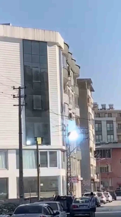 Hatay’da aşırı sıcaklarla birlikte elektrik hattında art arda patlamalar yaşandı
