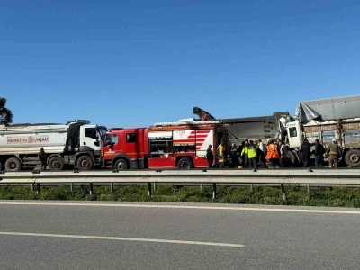 Hatay&rsquo;da aynı istikametteki kamyonlar &ccedil;arpıştı: 1 &ouml;l&uuml;
