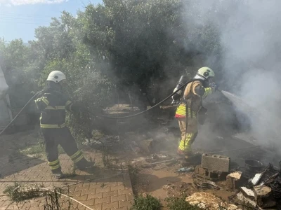 Hatay&rsquo;da bah&ccedil;e ve &ccedil;adır yangını
