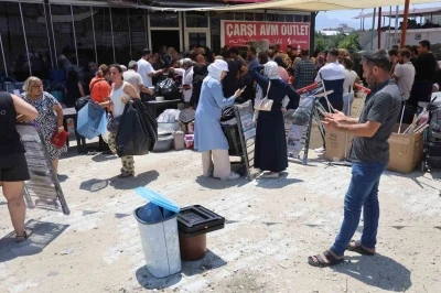 Hatay&rsquo;da mağaza a&ccedil;ılışında izdiham
