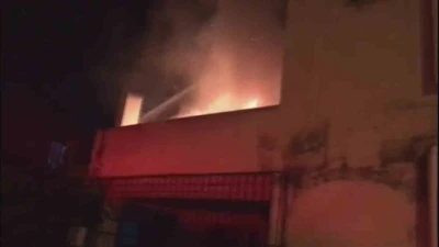 Hatay&rsquo;da m&uuml;stakil ev alevlere teslim oldu
