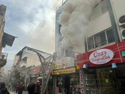 Hatay&rsquo;da oyuncak&ccedil;ı d&uuml;kkanında korkutan yangın
