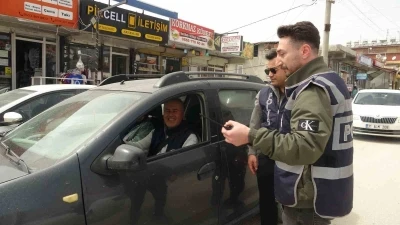 Hatay&rsquo;da polis ekipleri hatalı park konusunda s&uuml;r&uuml;c&uuml;leri uyardı
