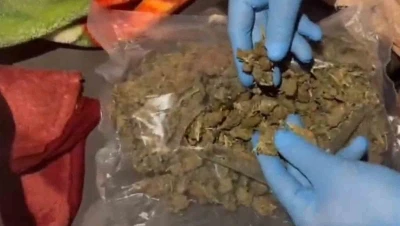 Hatay&rsquo;da tırın yatak kısmından 5 kilo uyuşturucu &ccedil;ıktı
