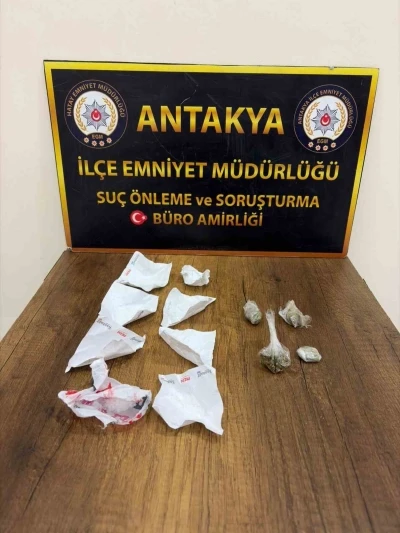 Hatay&rsquo;da uyuşturucu satıcıların y&ouml;nelik operasyon; 4 g&ouml;zaltı
