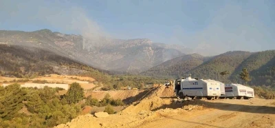 Hatay’da yangın bölgesine yakın mesafedeki 2 mahallede bin 115 kişi tahliye edildi
