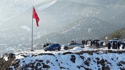 Hatay&rsquo;ın zirvesinde gururlandıran bayrak değişimi

