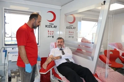 Hatay müftülüğü ve Kızılay iş birliğinde kan bağış kampanyası düzenledi
