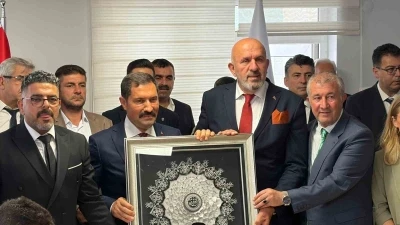 Hatay Valisi Mustafa Masatlı&rsquo;ya "Yılın Valisi" &ouml;d&uuml;l&uuml; verildi
