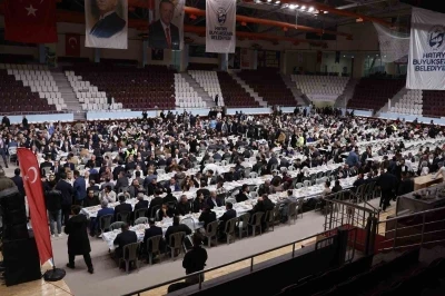 Hataylılar, Hatay B&uuml;y&uuml;kşehir Belediyesi&rsquo;nin iftar sofrasında buluştu
