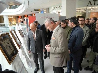 Hattat Emrullah Demirkaya&rsquo;nın eserlerinin 34 yıl sonra ilk kez bir araya geldiği sergiye yoğun ilgi
