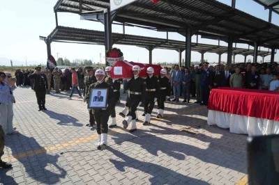 Hava Harp Okulu &ouml;ğrencisi Veli Bilgin, memleketi Niğde&rsquo;de son yolculuğuna uğurlandı
