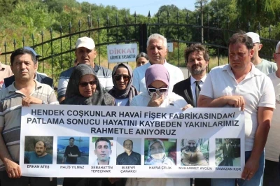 Havai fişek fabrikasındaki patlamada hayatını kaybeden iş&ccedil;iler anıldı
