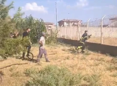Havalimanı çevresindeki yangını ARFF ekipleri söndürdü

