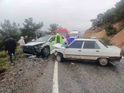 Havran&rsquo;da iki otomobil &ccedil;arpıştı: 1 yaralı
