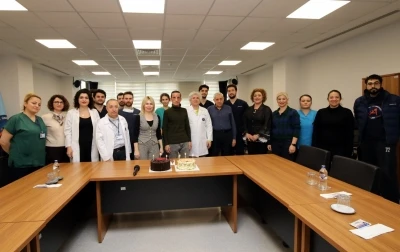 Hayata 14 yıldır başka bir y&uuml;zle bakıyor: T&uuml;rkiye&rsquo;nin ilk y&uuml;z nakli, 14 yıl sonra yeni hayatının mimarlarıyla yeniden buluştu
