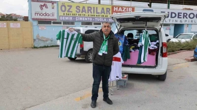 Hayatını formasını sattığı takıma adadı
