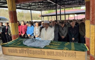 Hayatını kaybeden 6’ncı sınıf öğrencisi toprağa verildi: Ağabeyi de 6 yaşında kalp krizinden vefat etmiş
