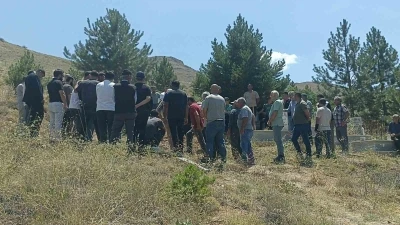 Hayatını kaybeden doğa fotoğraf&ccedil;ısı, memleketi Sivas&rsquo;ta son yolculuğuna uğurlandı
