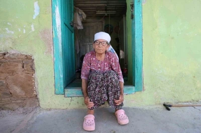 Hayatta kimsesi kalmayan &Uuml;mm&uuml; nine yıllardır tuvalet ve banyoya hasret yaşıyor
