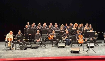 &rsquo;Hayattan Sesler Korosu&rsquo;ndan ayakta alkışlanan konser
