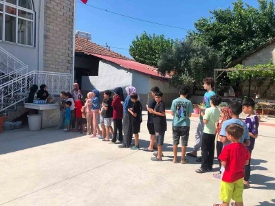 Hayırseverler Kur&rsquo;an kursu &ouml;ğrencilerini yalnız bırakmıyor
