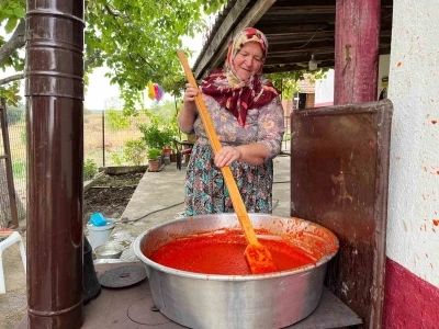 Hayrabolu’da kışa hazırlık başladı: Kazanlar salça için kaynıyor
