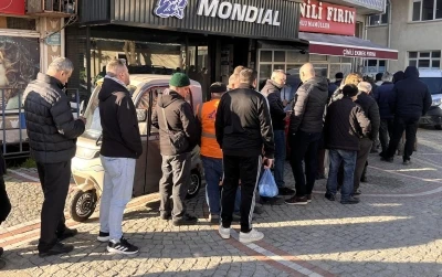 Hayrabolu&rsquo;da Ramazan&rsquo;da pide kuyruğu
