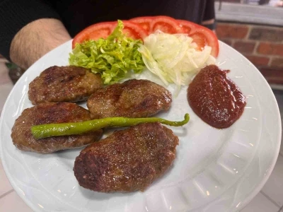 Hayrabolu&rsquo;dan Avrupa sofralarına uzanan lezzet: 43 yıllık tescilli &Ccedil;erkezm&uuml;sellim pabu&ccedil; k&ouml;ftesi
