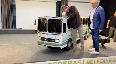 Hayranı olduğu otob&uuml;s&uuml; minyat&uuml;re d&ouml;n&uuml;şt&uuml;rd&uuml;
