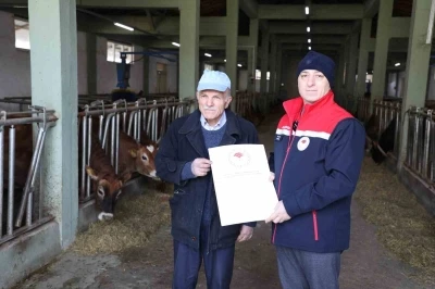 Hayvancılıkta &ouml;rnek işletmenin &rsquo;Hastalıktan Ari Sertifikası&rsquo; yenilendi
