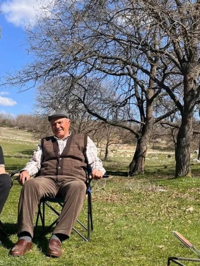 Hayvanlarını otlatırken &uuml;st&uuml;ne yıldırım d&uuml;şen adam hayatını kaybetti
