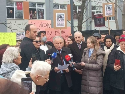 Hayvanseverlerden metroda belediye g&ouml;revlilerince &ouml;ld&uuml;r&uuml;ld&uuml;ğ&uuml; iddia edilen k&ouml;pek i&ccedil;in ABB&rsquo;ye tepki
