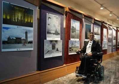 Hediye fotoğraf makinesiyle engelleri aştı
